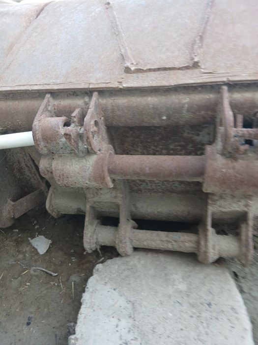 Mini ekskvator kovushi sotiladi