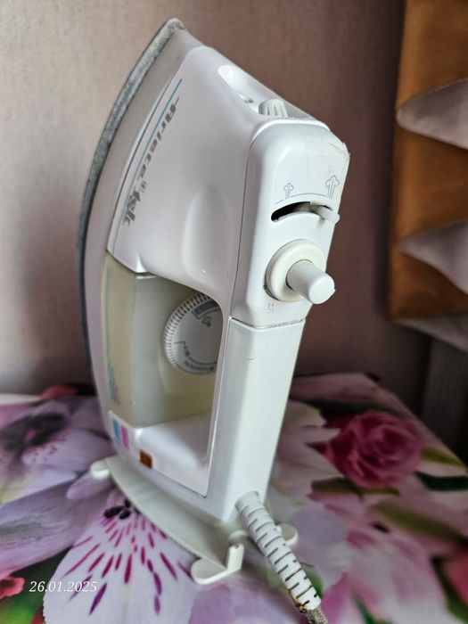 Продам утюг б/у дешево