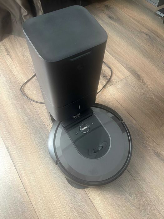 iRobot Roomba i7+ с Clean Base — самоизпразваща се станция