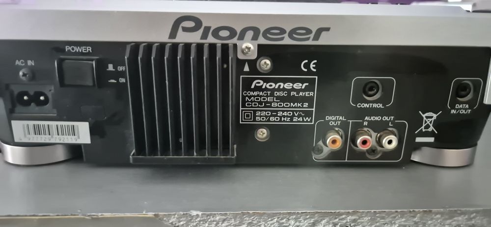 Vand Doua CDJ-uri 800 MK-2 și MIXER DJM 600 PIONEER