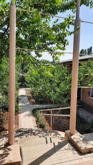 Продается участок в 15 соток, с двумя кирпичными домами в Назарбеке