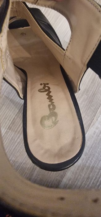 Продам босоножки