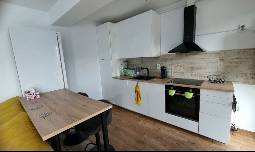 Inchiriez Apartament 2 cam spatios si cu gradina Brasov Coresi