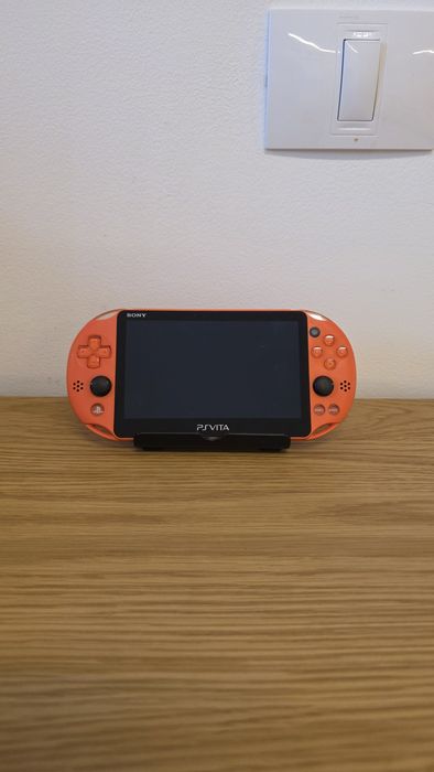 Playstation Vita 2000, Modat, 1500 jocuri, 10 in 1