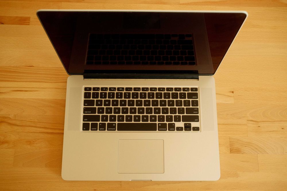 Apple MacBook Pro 15” Mid 2015 i7 2.5GHz 16GB RAM 512GB Baterie noua ...