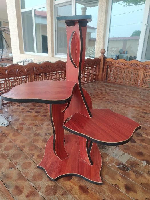 Подставка для цветов. Высота 1 метр, на 3 горшка. Б/у, как новая.
- По