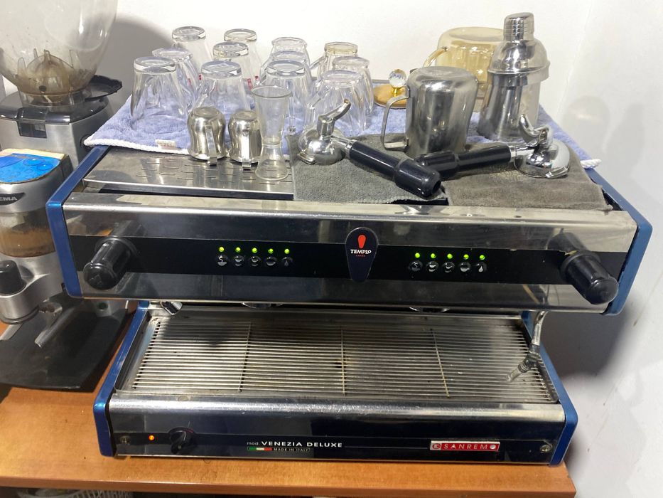 Koffee aparat sotiladi