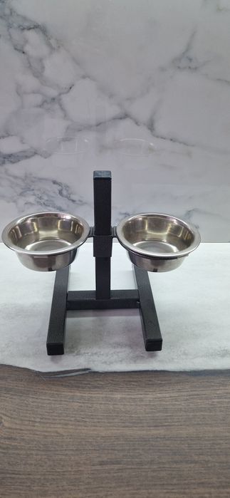 Продам миску на подставке для собачки или кошки