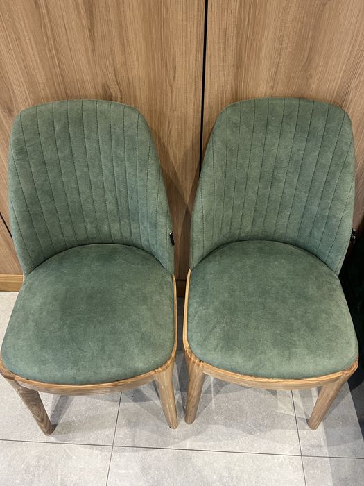 Продается столы и стулья + диван