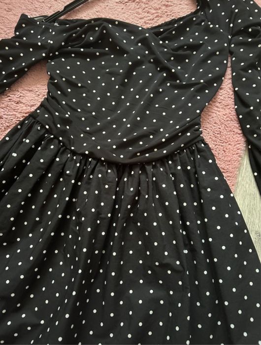 Rochie h&m cu umerii goi