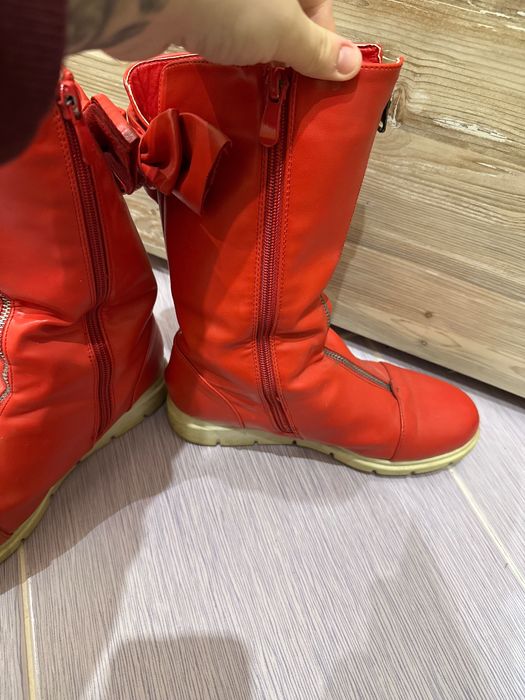 Червени дамски ботуши с панделки
