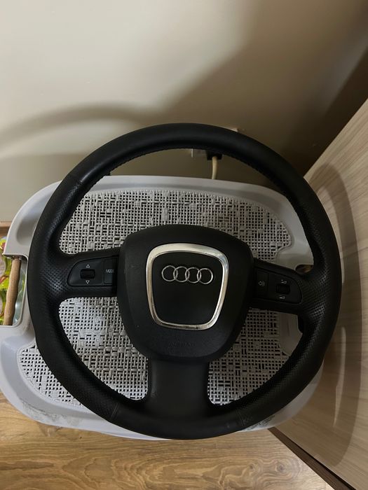 Мулти ВОЛАН за Ауди а4 б7 перфориран в топ състояние