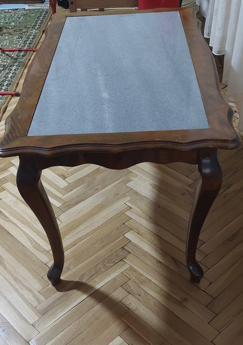 Холна маса от масивно дърво с мраморен плот