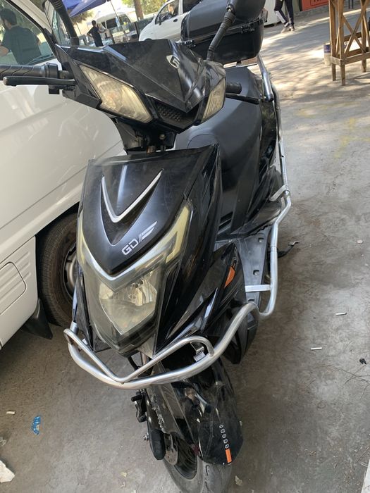 Xolati yaxshi zaryat 50 km oshiq Akumlyatr miyasi matori yaxshi xolata