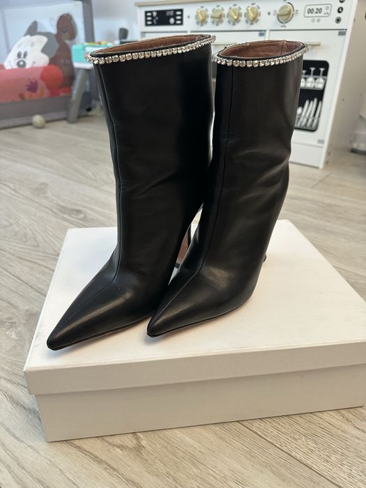 Botine Amina Muaddi