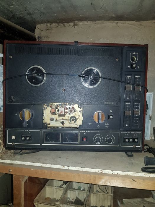 Колонка,магнитофон