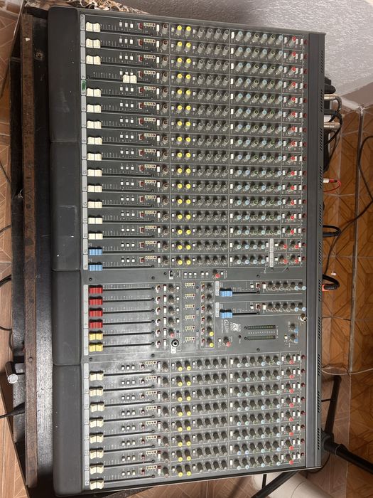 Пулт с много канали allen&heath