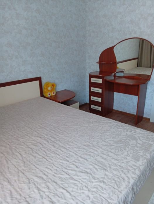 Продам спальный гарнитур