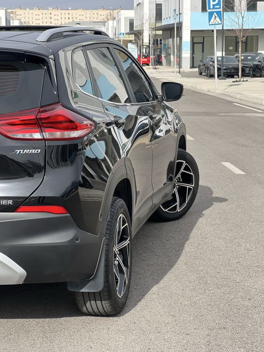 Tracker 2023 premier