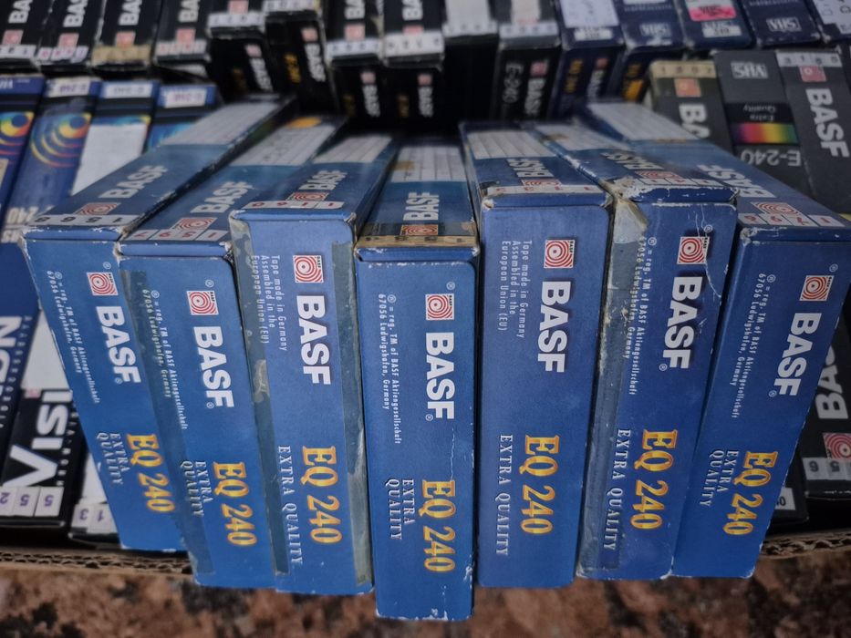 Vând 72 casete video VHS originale Basf ,colecție filme drama,western