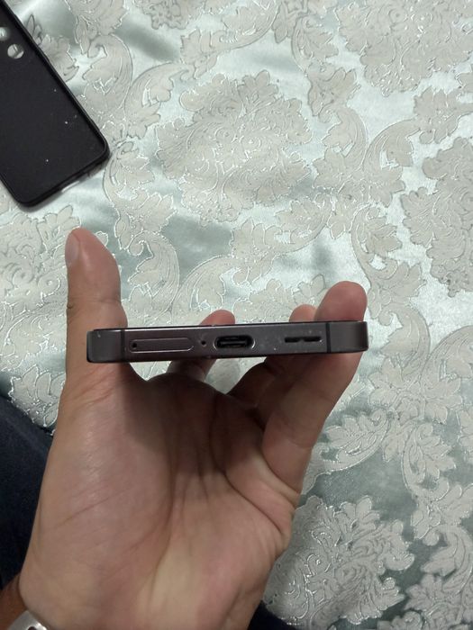 Продам samsung s24 в хорошем состоянии