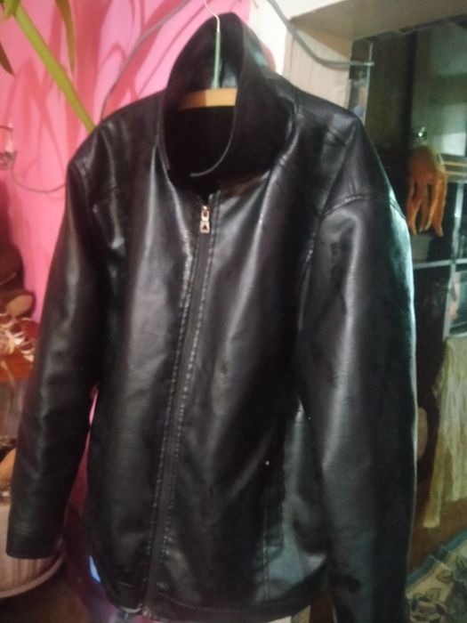 Продам кожаную куртка тёплая
