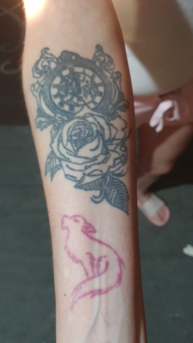 Realizez tatuaje