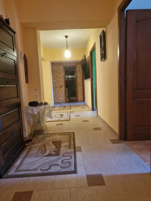 De vânzare apartament cu 4 camere la Trocadero 0734 491166