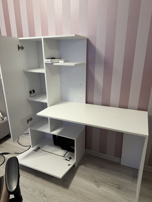 Игровой стол с игровым креслом