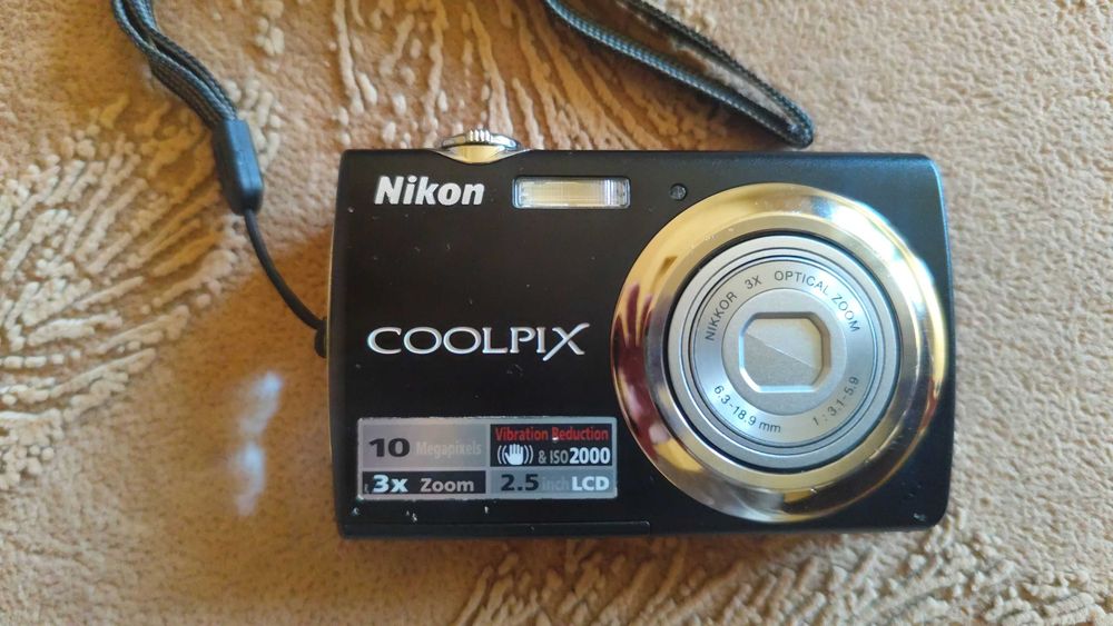 Foto Nikon Coolpix S220 (10MP 3x Zoom Optic) + trepied