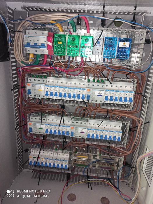 ПрофессиональныЕ ЭлектрикА
Опытный электромонтажник. Выполняю р