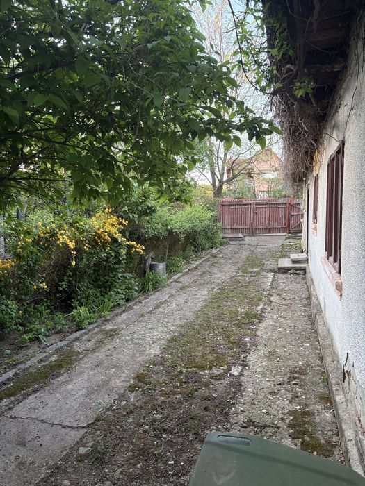 Teren si casa de vanzare