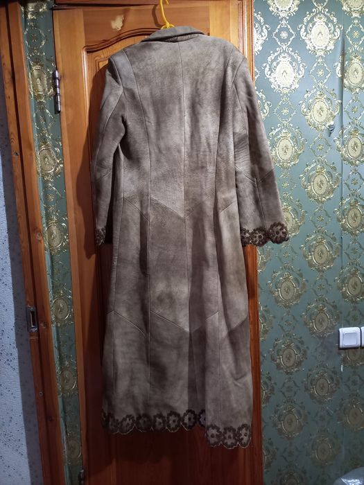 Продаются  шуба и плащ женское