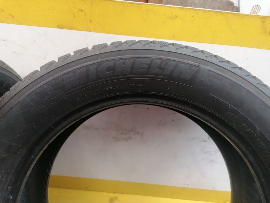 235/55/19  iarna  2*Michelin  101h dot 0817. 3,,61mm