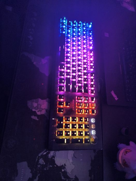 ROCCAT Vulcan PRO Геймърска механична клавиатура с Titan Red Linear sw