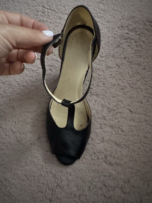 Pantofi din piele