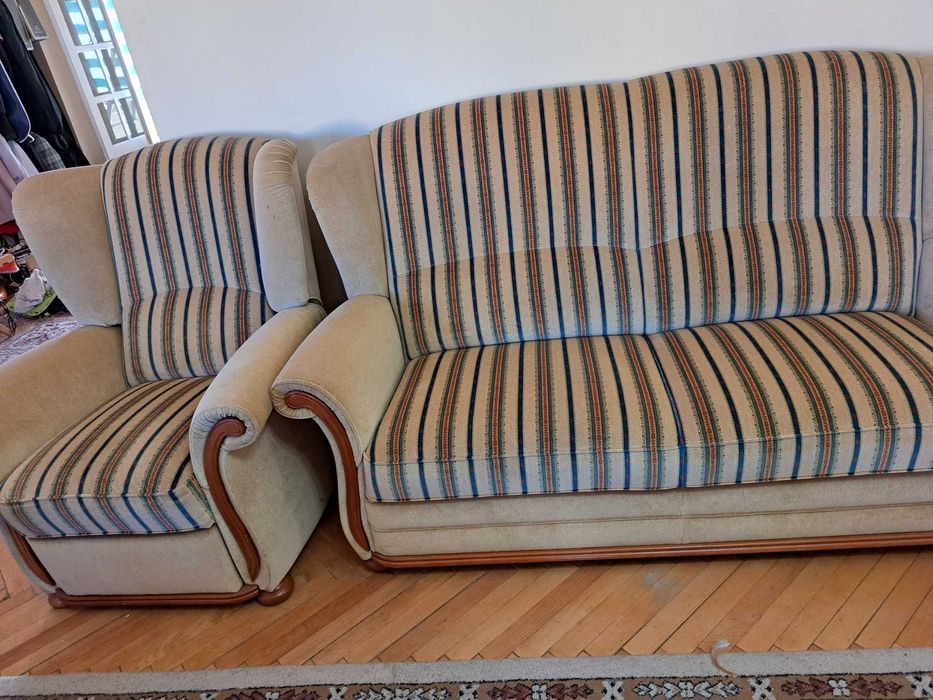 Vand Canapea din lemn masiv plus fotoliu reglabil