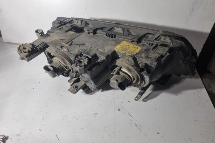 Far stanga BMW Seria 3 2001 320d MT (136 hp)