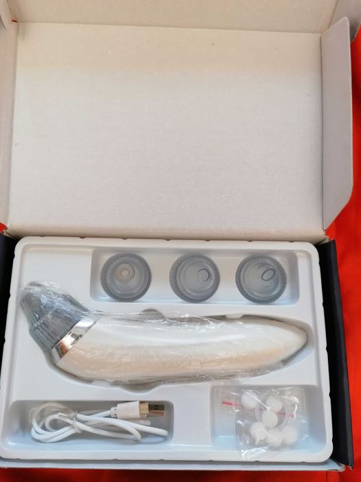 Aparat vacuum pentru curățarea și îngrijirea pielii de punctele negre