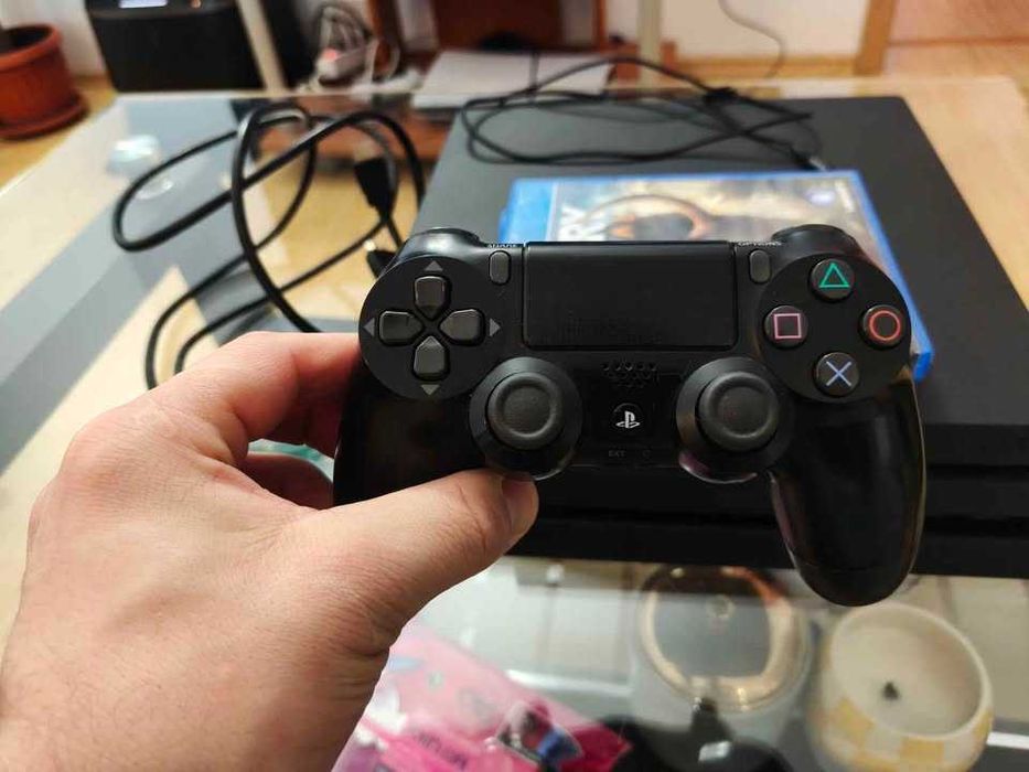 PlayStation 4 Pro 3 Jocuri + Maneta