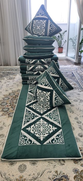 Продам 6шт  корпе для гостей и 6шт подушки