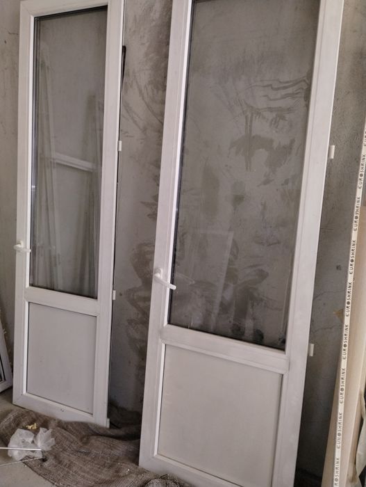 Дограми и стъкла за прозорци и врати