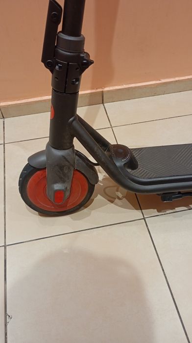 Продавам електрическа тротинетка Segway Ninebot ZING C20
