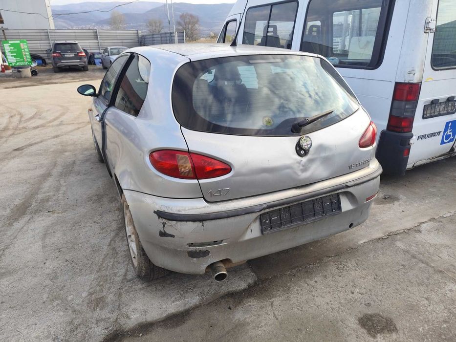 Alfa Romeo 147 1.6 - 105к.с - 2001г. на части