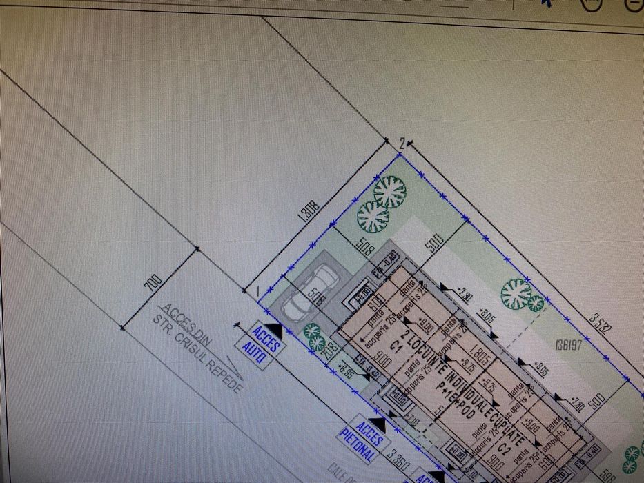 Vând teren 10 562 m2 integral sau în 2 bucăți- minimum 5000 m2