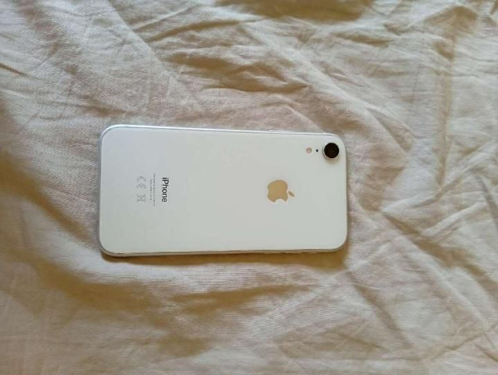Продавам Iphone Xr 64db