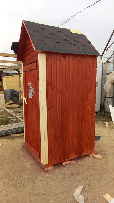 Туалет из вагонки в стиле лебедя