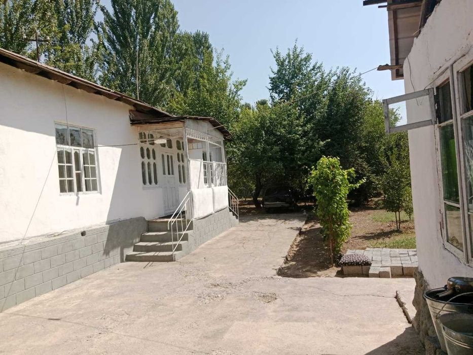 Uy sotiladi  yaxshi joydan