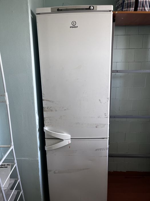 Холодильник Indesit