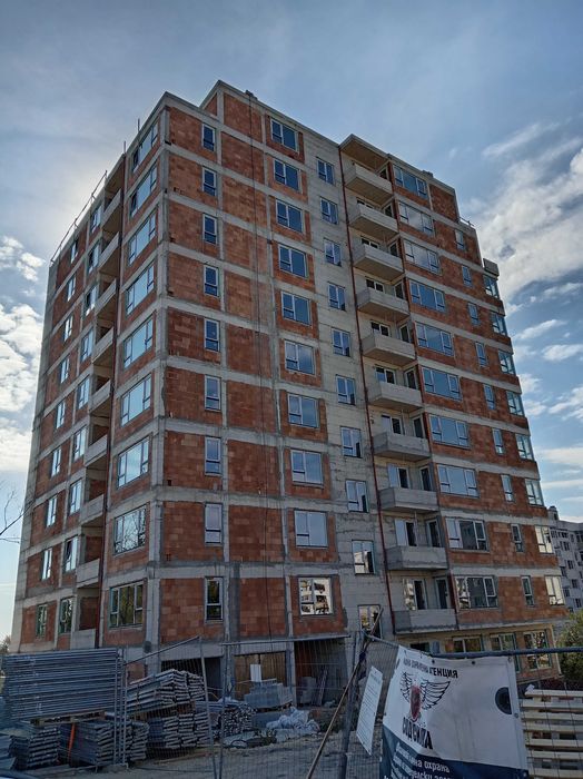 Продавам 3-ст Апартамент